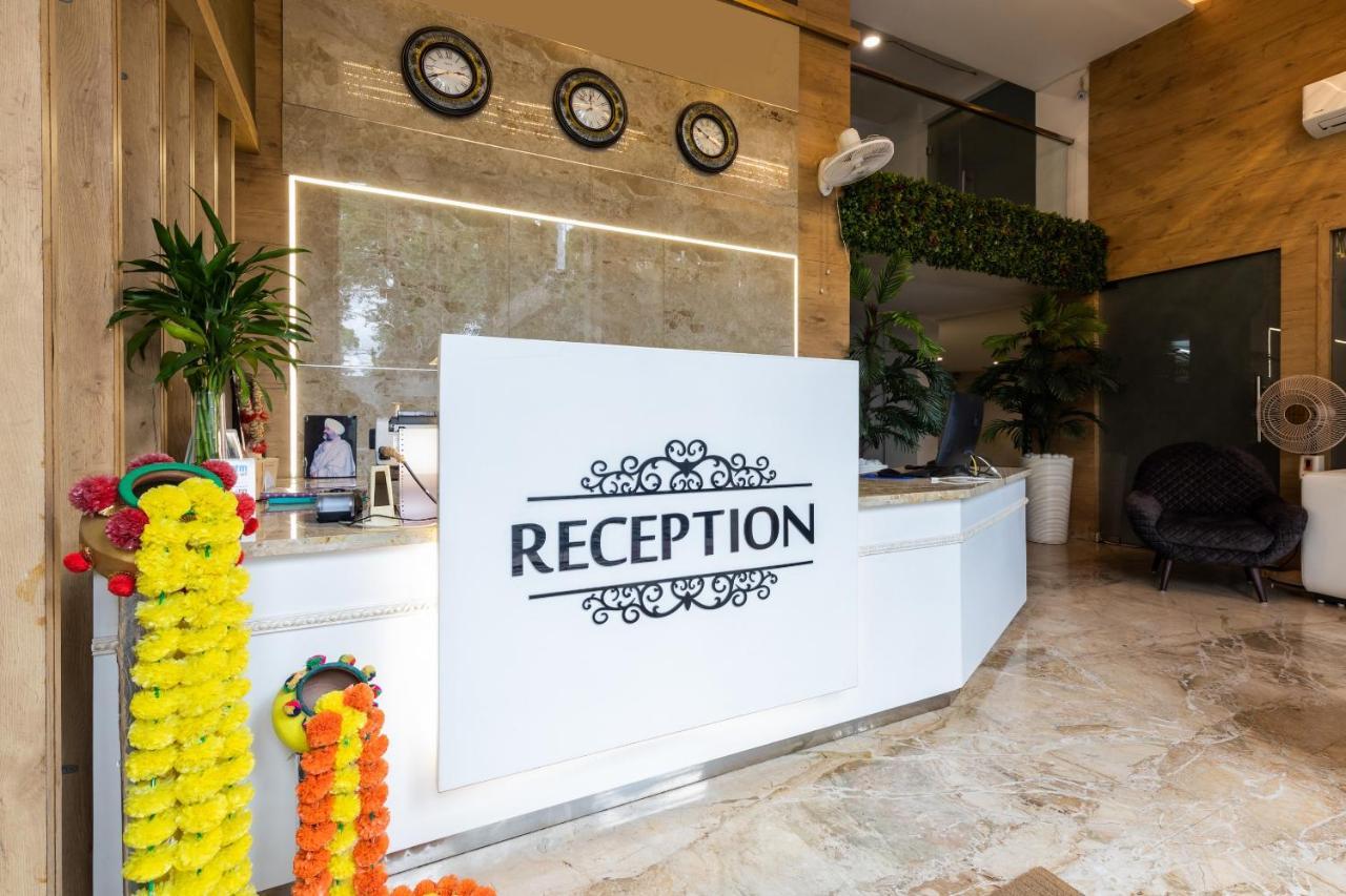 Capital O 47403 Hotel Manjeet Бхопал Екстер'єр фото
